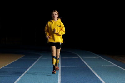 12-річна українка, яка втратила ноги через російський обстріл, взяла участь у Бостонському марафоні