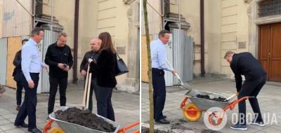 Глава МИД Британии прибыл с визитом во Львов и посадил дерево в &quot;знаковом&quot; месте. Видео