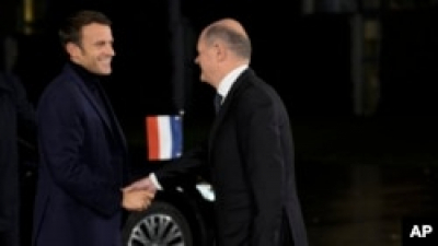 ЗМІ: Шольц і Макрон проведуть таємну зустріч в Парижі напередодні візиту Сі
