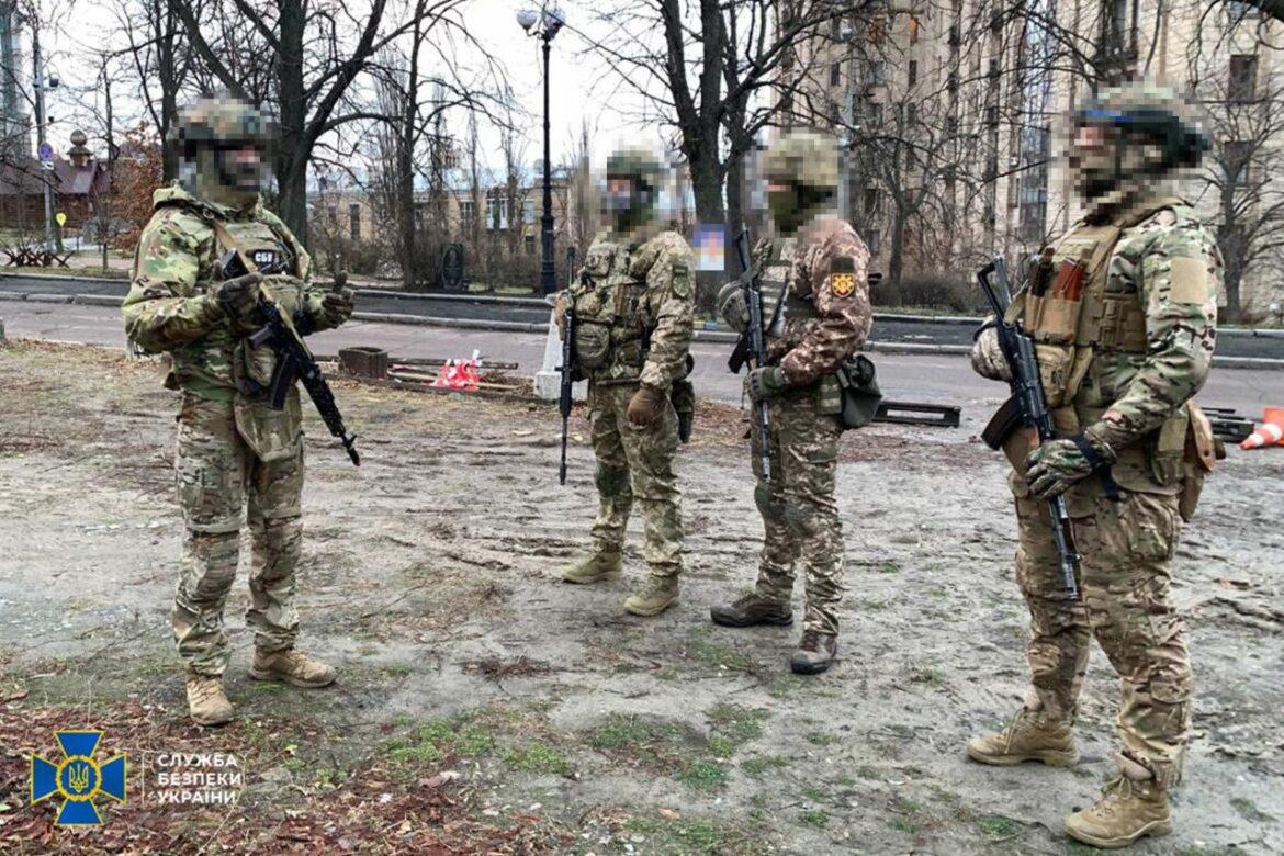 У центрі столиці, в урядовому кварталі, посилили контрольні заходи.