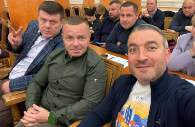 Одеський чиновник Олег Совик &quot;налажав&quot; із фотошопом: дорогий годинник, а замалювали примітивно